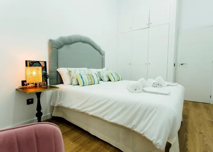 Apartment Beautiful With Seasonal Pool- 1bd 1bth- Center *