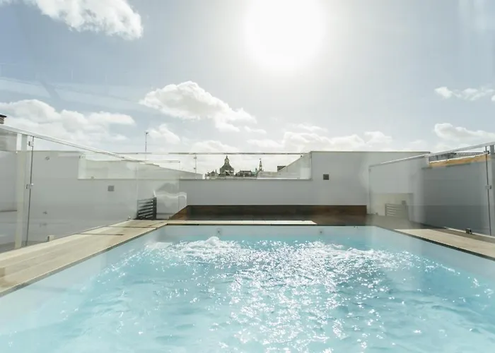 Beautiful With Seasonal Pool- 1bd 1bth- Center Apartment Seville